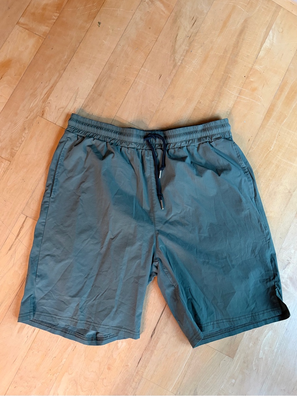 Men's Short Athletic Stretch Running Gym Workout Olive Back Zipper Drawstring LG